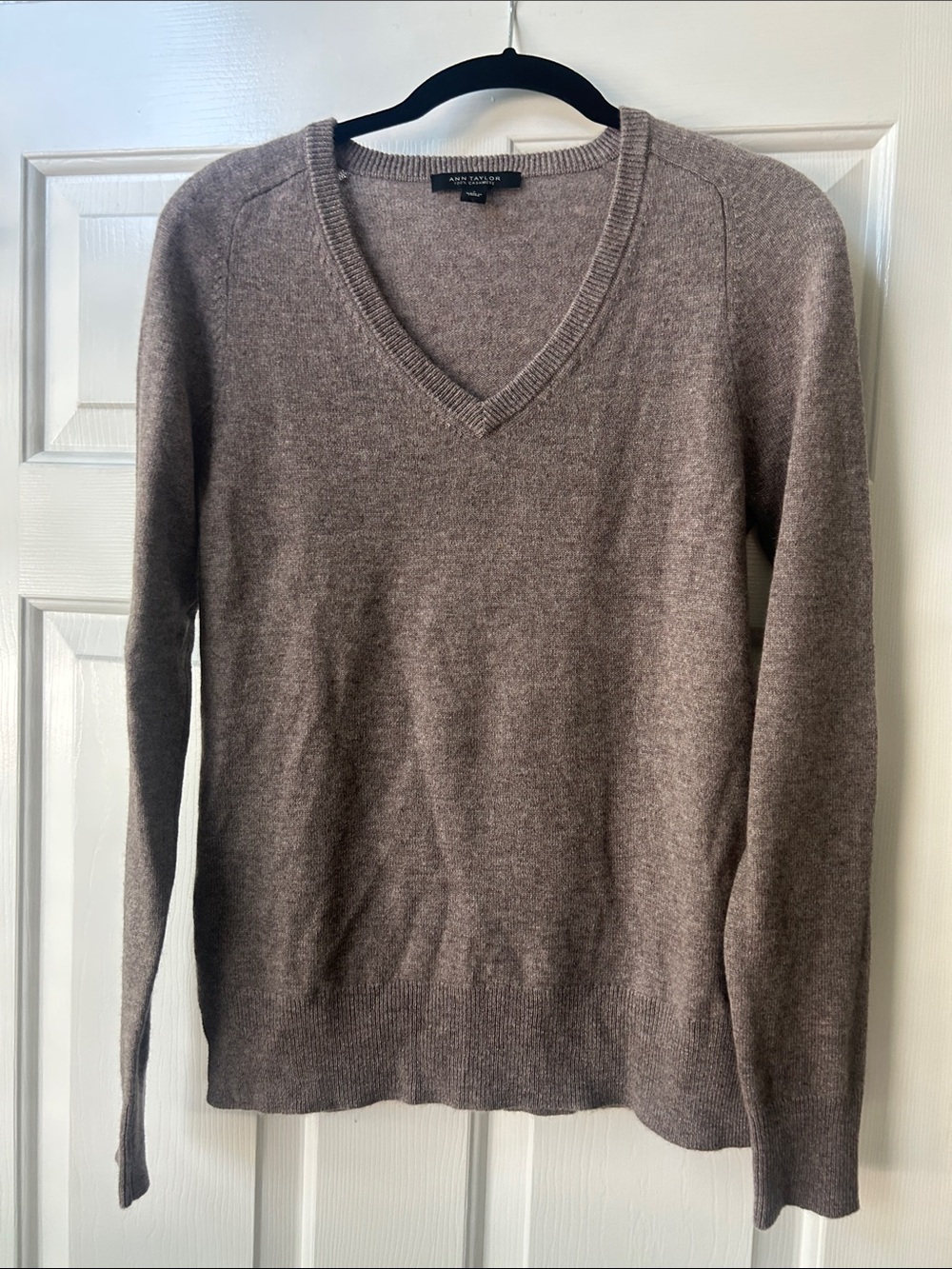 Banana Republic Women’s V-Neck Cashmere Sweater - Taupe